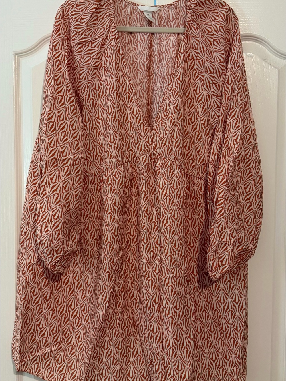 H&M Rust-Patterned V-Neck Short Cover up - Picture 2 of 3